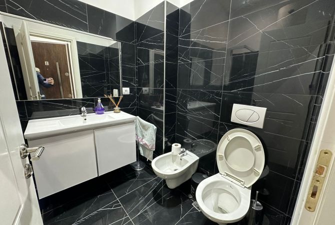 Shtepi me qera Apartament ne Tirane, 2+1, Mobilimi E mobiluar, Pagesa 800  Euro.