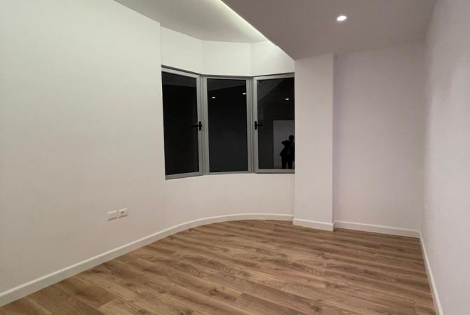 Shtepi ne shitje Apartament ne Tirane, 2+1, Mobilimi Bosh, pa mobiluar, Pagesa 212,000  Euro.