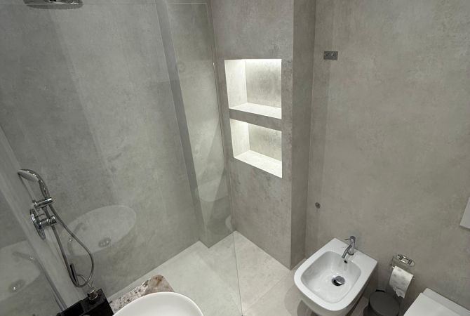 Shtepi ne shitje Apartament ne Tirane, 3+1, Mobilimi E mobiluar, Pagesa 416,000  Euro.