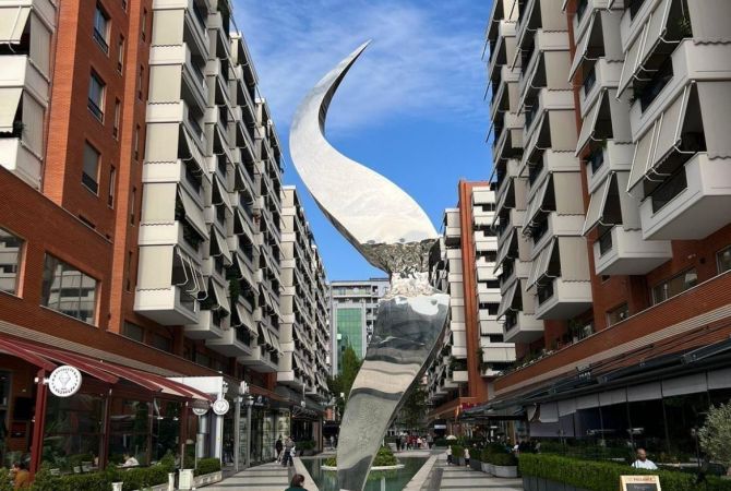 Ambient biznesi me qera 2+1 ne Tirane - 2,000 Euro