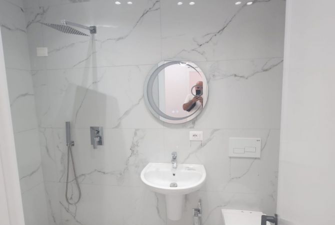 Shtepi ne shitje Apartament ne Tirane, 2+1, Mobilimi Bosh, pa mobiluar, Pagesa 235,000  Euro.