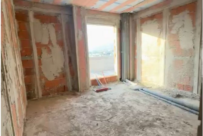 Shtepi ne shitje Apartament ne Tirane, 2+1, Mobilimi Bosh, pa mobiluar, Pagesa 133,000  Euro.