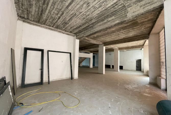Ambient biznesi me qera 3+1 ne Tirane - 14,000 Euro