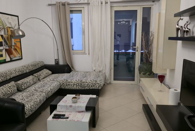 Shtepi me qera Apartament ne Tirane, 2+1, Mobilimi E mobiluar, Pagesa 600  Euro.
