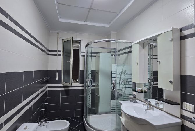 Shtepi me qera Apartament ne Tirane, 2+1, Mobilimi E mobiluar, Pagesa 600  Euro.