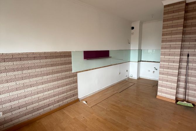 Ambient biznesi me qera 3+1 ne Tirane - 1,500 Euro
