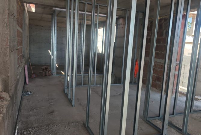 Shtepi ne shitje Vila Luksoze ne Vlore, 6+1, Mobilimi Bosh, pa mobiluar, Pagesa 1,000,000  Euro.