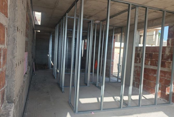 Shtepi ne shitje Vila Luksoze ne Vlore, 6+1, Mobilimi Bosh, pa mobiluar, Pagesa 1,000,000  Euro.