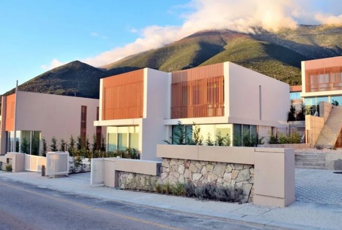 House for Sale 4+1 in Vlora - 2,100,000 Euro
