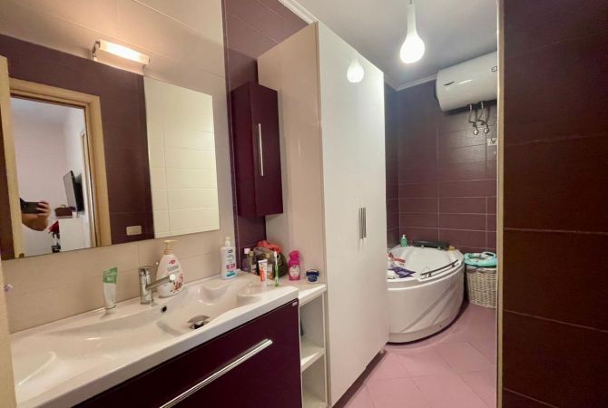 Shtepi me qera Apartament ne Tirane, 2+1, Mobilimi E mobiluar, Pagesa 850  Euro.