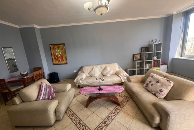 Shtepi me qera 2+1 ne Tirane - 1,200 Euro