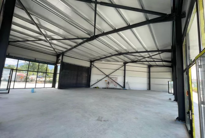 Ambient biznesi me qera 4+1 ne Tirane - 2,000 Euro