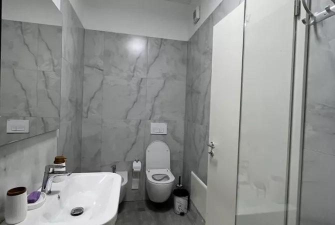 Shtepi me qera Apartament ne Tirane, 1+1, Mobilimi E mobiluar, Pagesa 630  Euro.