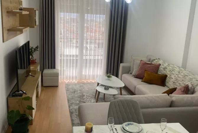 Shtepi me qera Apartament ne Tirane, 2+1, Mobilimi E mobiluar, Pagesa 600  Euro.