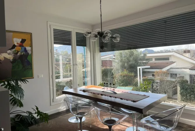 Shtepi me qera Vila Luksoze ne Tirane, 3+1, Mobilimi E mobiluar, Pagesa 3,500  Euro.