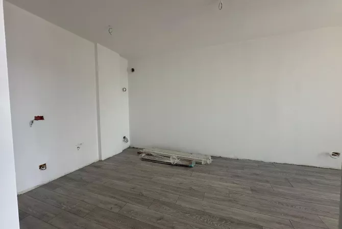 Shtepi ne shitje Apartament ne Tirane, 1+1, Mobilimi Bosh, pa mobiluar, Pagesa 165,000  Euro.