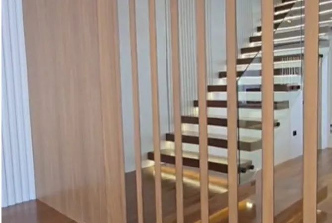 Shtepi ne shitje Vila Luksoze ne Vlore, 3+1, Mobilimi E mobiluar, Pagesa 1,300,000  Euro.