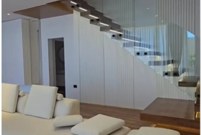 Shtepi ne shitje Vila Luksoze ne Vlore, 3+1, Mobilimi E mobiluar, Pagesa 1,300,000  Euro.