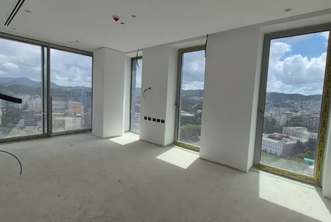 Ambiente Commerciale in Affitto 3+1 a Tirana - 3,000 Euro
