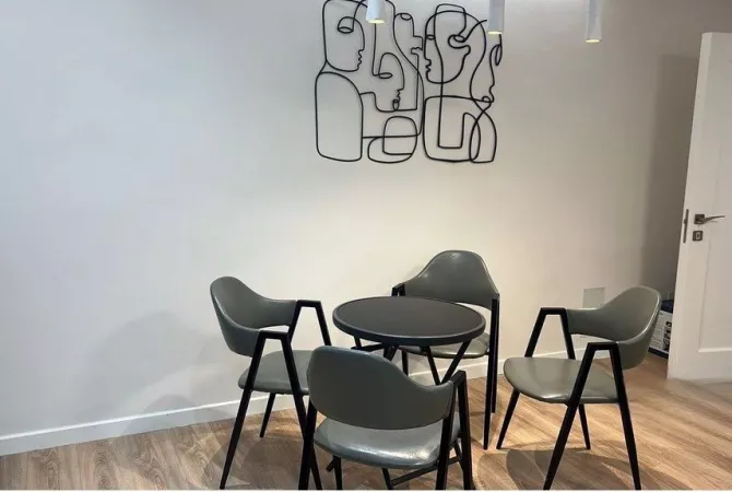 Shtepi me qera Apartament ne Tirane, 2+1, Mobilimi E mobiluar, Pagesa 1,000  Euro.