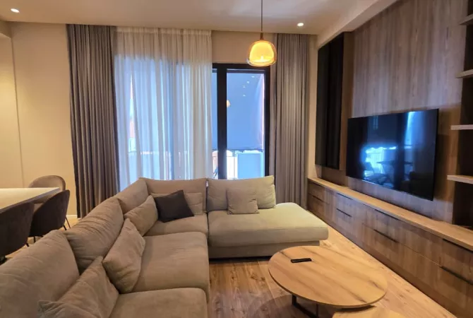 Shtepi me qera 2+1 ne Tirane - 1,200 Euro