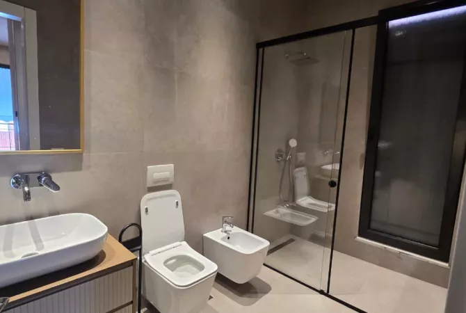 Shtepi me qera Apartament ne Tirane, 2+1, Mobilimi E mobiluar, Pagesa 1,200  Euro.