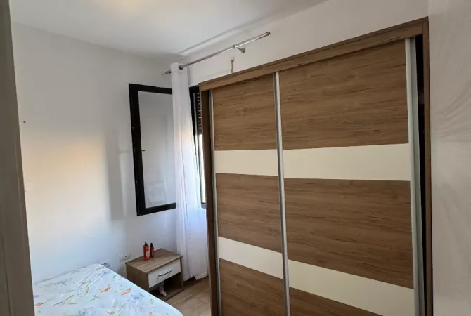 Shtepi ne shitje Apartament ne Tirane, 2+1, Mobilimi E mobiluar, Pagesa 160,000  Euro.