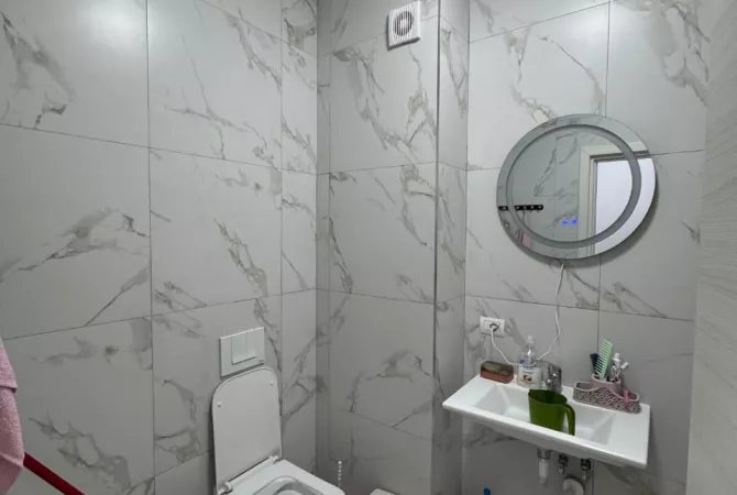 Shtepi ne shitje Apartament ne Tirane, 2+1, Mobilimi E mobiluar, Pagesa 160,000  Euro.