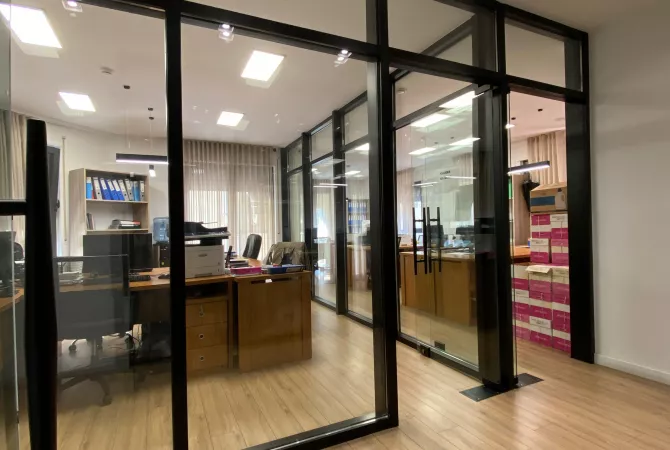 Ambient biznesi me qera 3+1 ne Tirane - 4,600 Euro