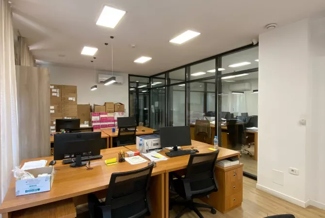 Ambient biznesi me qera 3+1 ne Tirane - 4,600 Euro