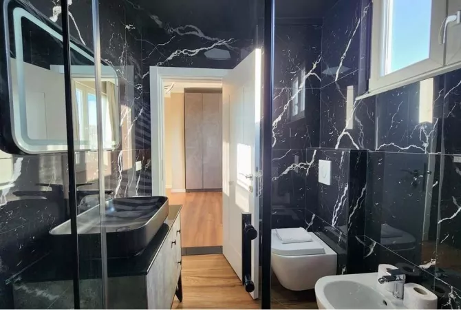 Shtepi ne shitje Apartament ne Tirane, 2+1, Mobilimi E mobiluar, Pagesa 320,000  Euro.