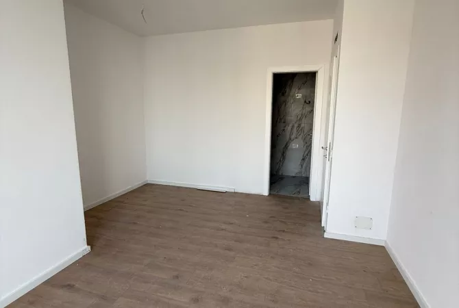 Ambient biznesi me qera 3+1 ne Tirane - 1,500 Euro