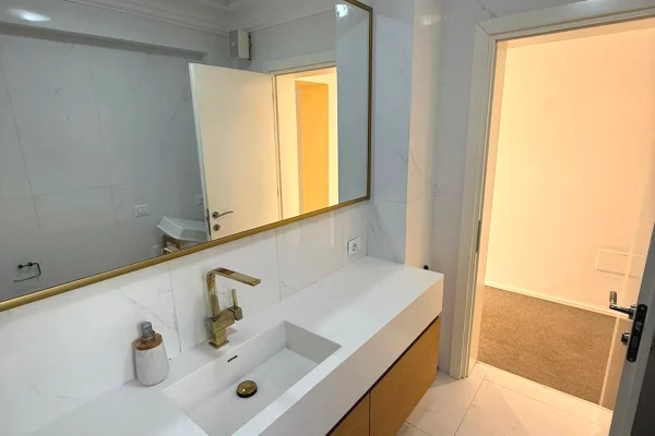 🏙️Jepet Zyre me Qira te Zogu i Zi!