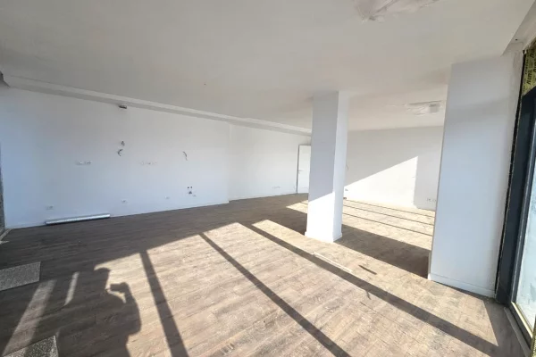 Shtepi ne shitje Apartament ne Tirane, 3+1, Mobilimi Bosh, pa mobiluar, Pagesa 675,000  Euro.