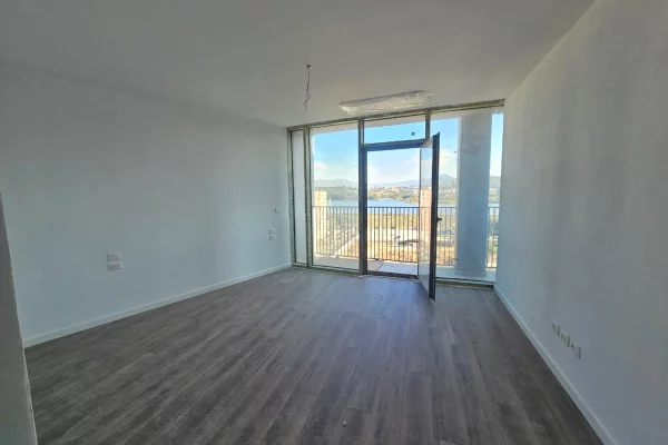 Shtepi ne shitje Apartament ne Tirane, 3+1, Mobilimi Bosh, pa mobiluar, Pagesa 675,000  Euro.