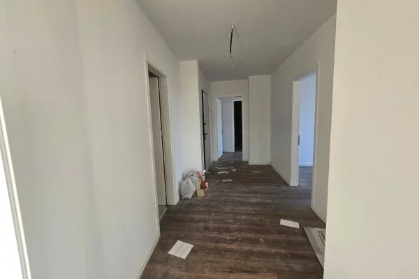 Shtepi ne shitje Apartament ne Tirane, 3+1, Mobilimi Bosh, pa mobiluar, Pagesa 675,000  Euro.