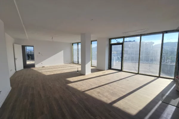 Shtepi ne shitje 3+1 ne Tirane - 675,000 Euro