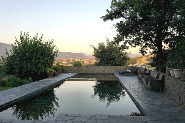 Shtepi me qera 5+1 ne Tirane - 8,500 Euro