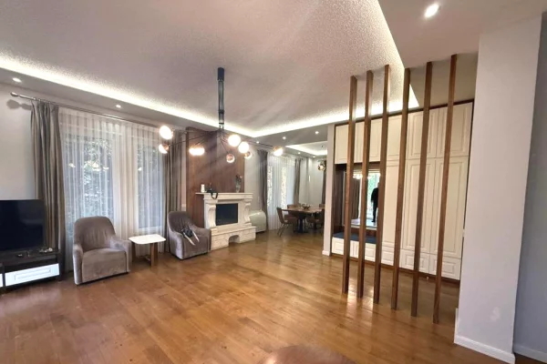 Shtepi me qera 3+1 ne Tirane - 2,100 Euro