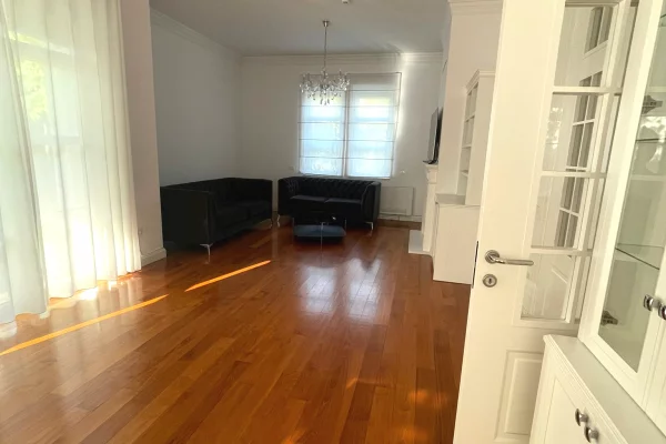 Shtepi me qera 4+1 ne Tirane - 4,300 Euro