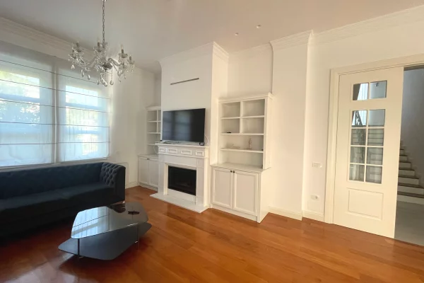 Shtepi me qera 4+1 ne Tirane - 4,300 Euro