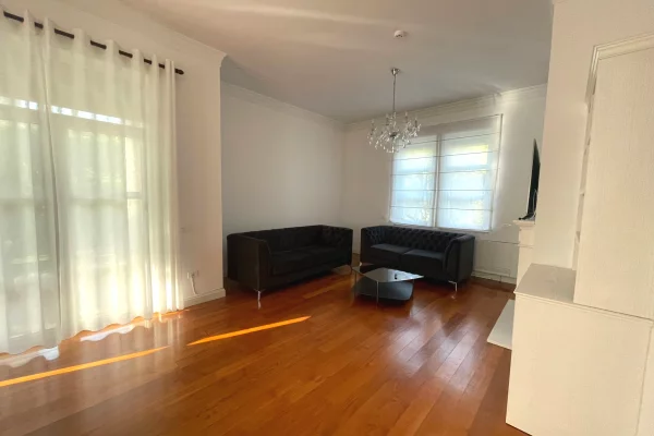 Shtepi me qera 4+1 ne Tirane - 4,300 Euro