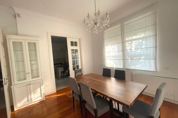 Shtepi me qera 4+1 ne Tirane - 5,300 Euro