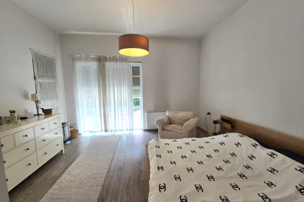 Shtepi ne shitje Vila Luksoze ne Tirane, 5+1, Mobilimi E mobiluar, Pagesa 1,600,000  Euro.