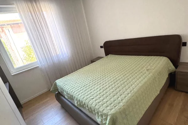 Shtepi ne shitje Vila Luksoze ne Tirane, 4+1, Mobilimi Pjeserisht e mobiluar, Pagesa 695,000  Euro.