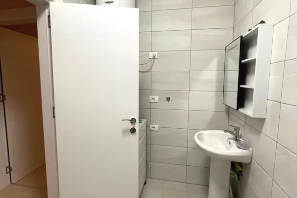 Shtepi ne shitje Apartament ne Tirane, 3+1, Mobilimi E mobiluar, Pagesa 155,000  Euro.