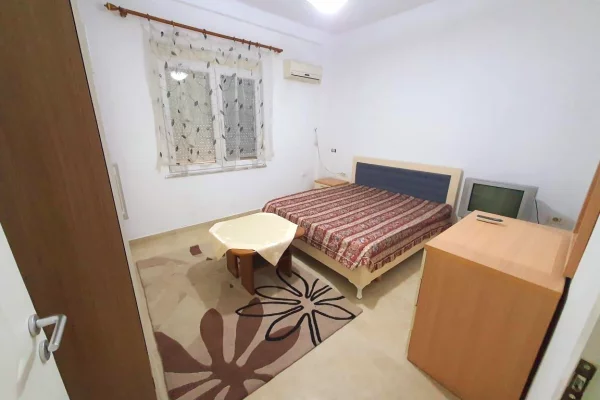 Shtepi ne shitje Apartament ne Tirane, 2+1, Mobilimi E mobiluar, Pagesa 140,000  Euro.