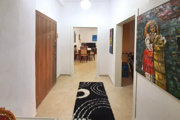 Shtepi ne shitje Apartament ne Tirane, 2+1, Mobilimi E mobiluar, Pagesa 140,000  Euro.