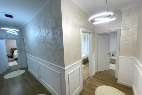 Shtepi ne shitje Apartament ne Tirane, 2+1, Mobilimi E mobiluar, Pagesa 173,000  Euro.