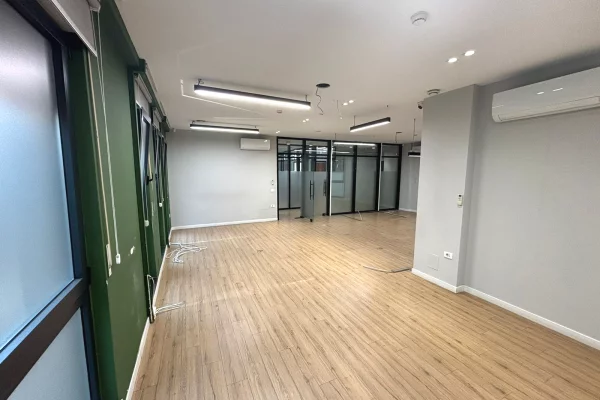 🏢Jepet Zyre me Qira ne Qender Prane Bulevardit Zogu i Pare!